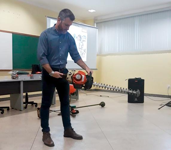 Paulo Victor Pancieri, representante da Stihl no Estado, fez demonstrações aos presentes - Arquivo pessoal