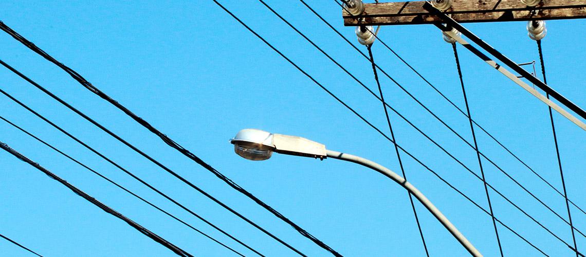 Lâmpadas de vapor metálico consomem mais energia e geram menos luz que os LEDs. Elas serão substituídas aos poucos - Ascom/PMVNI